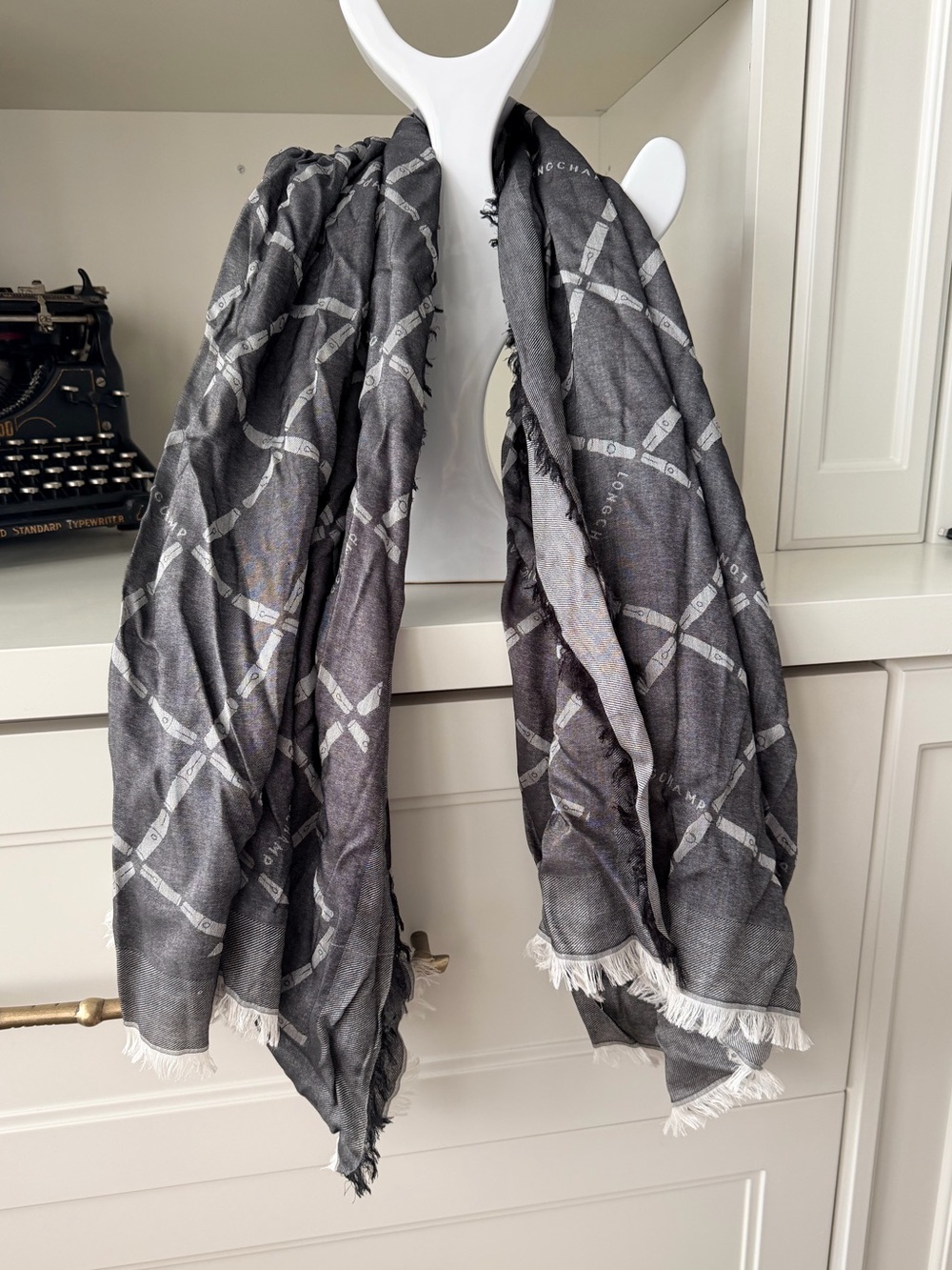 LONGCHAMP Grey White Blanket Square Scarf Bamboo Print Women’s Classic Authentic